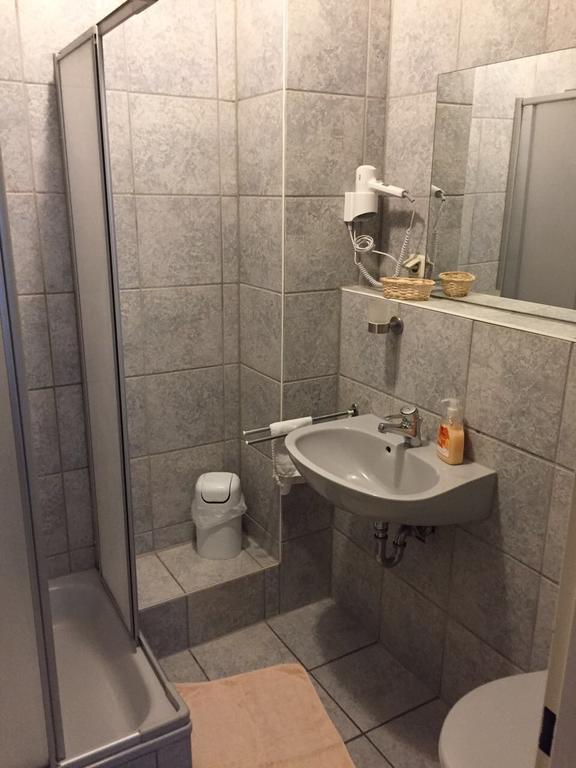 Hotel Restaurant Germania Нойвид Экстерьер фото
